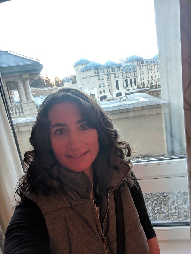 Leesa_LakeLouise.jpg